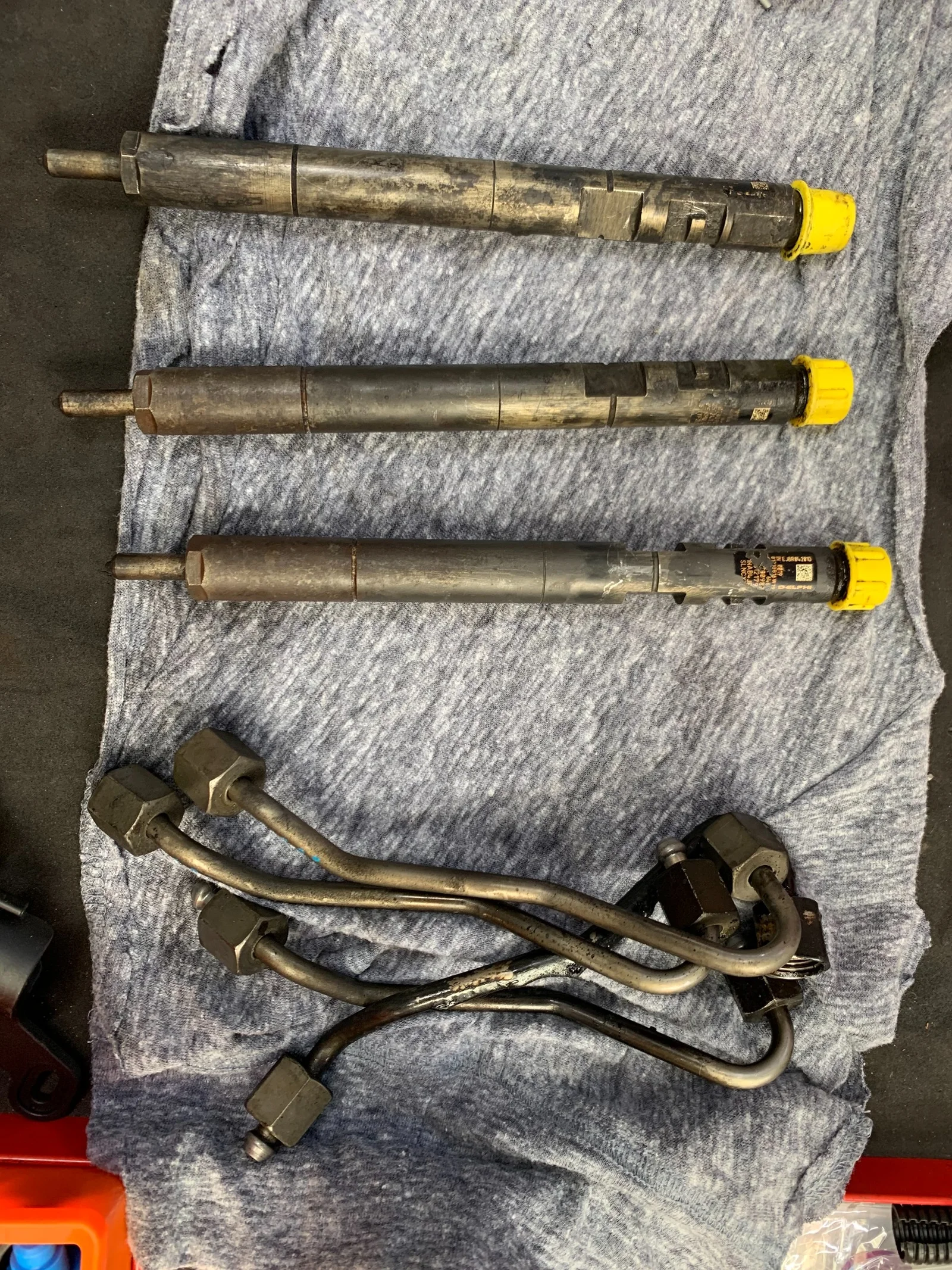 Set of diesel injectors and high-pressure fuel lines removed from Mercedes 220CDI